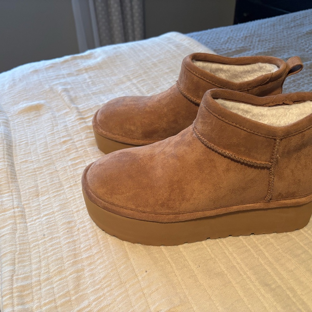 Madden Girl Tan Suede Platform Slip-On Shoes never worn size 8 - Picture 4 of 4